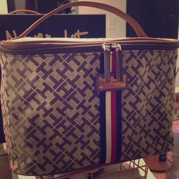 tommy makeup bag